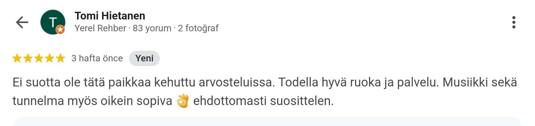 Screenshot of a positive restaurant review in Finnish praising good food, service, and music, with five star ratings.